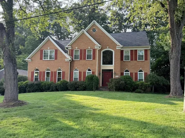 7822 Thor Dr, Annandale, VA 22003