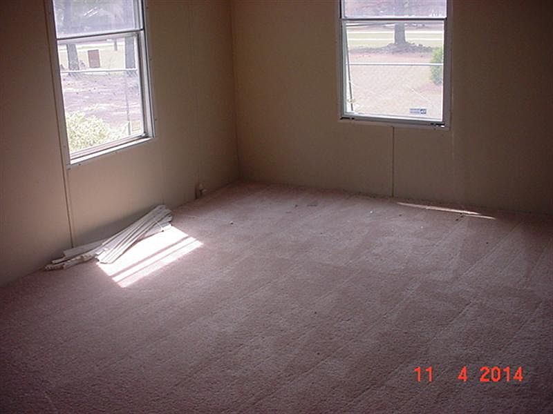 2nd image of 523 Oleander Dr