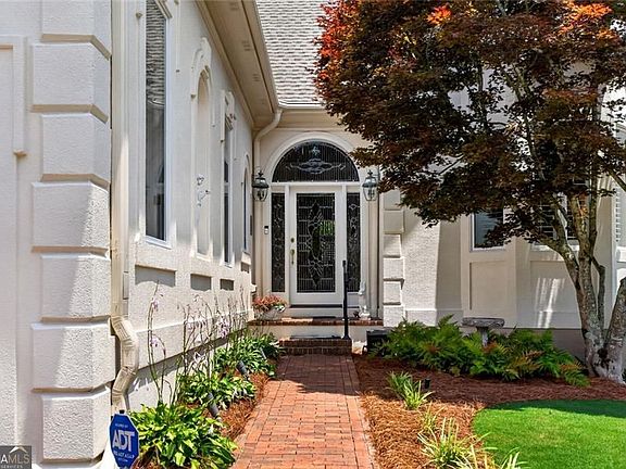 2nd image of 5327 Claridge Sq