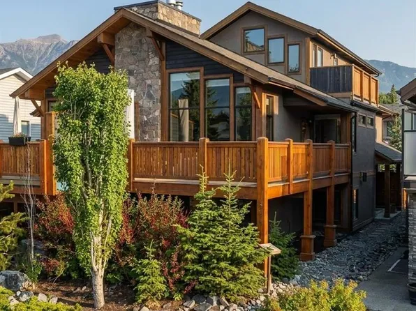 634 S 4th St, Canmore, AB T1W 2H3