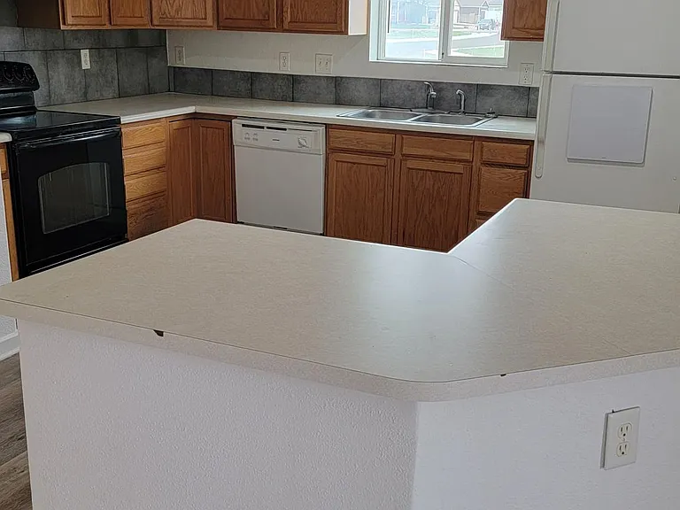 550 E Kipp Ave — Photo 2