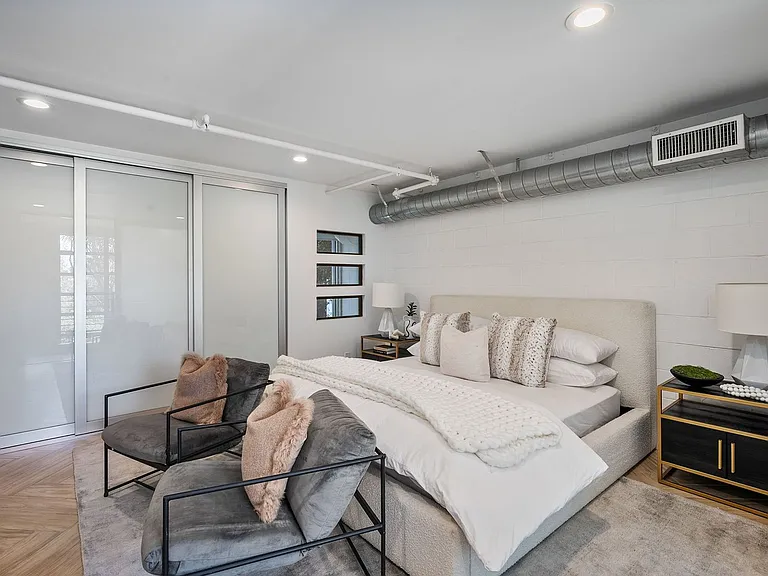 1037 N Laurel Ave #19C — Photo 35