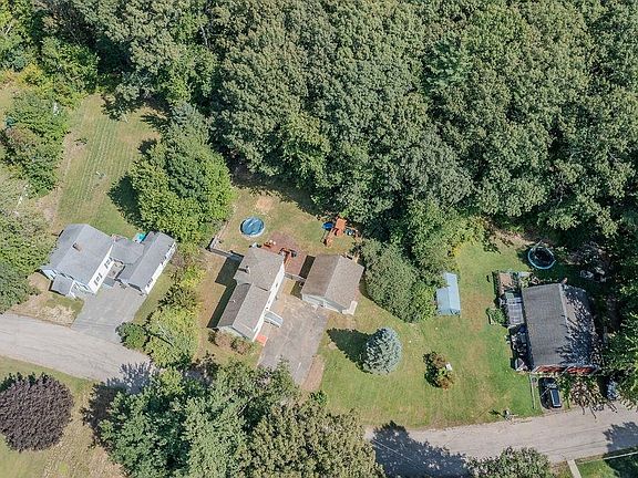 2nd image of 22 Howe Road