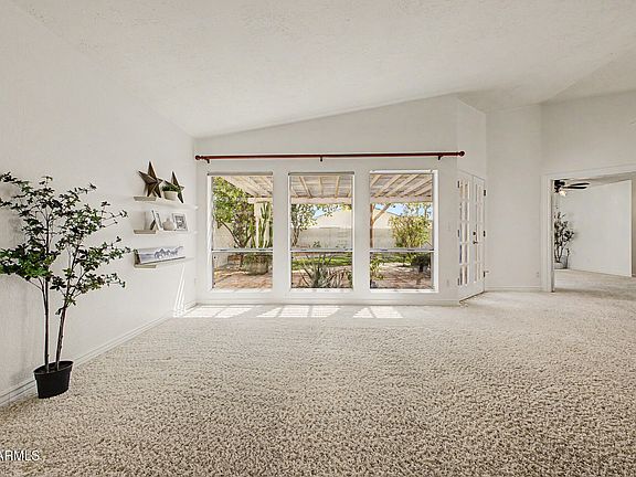 4th image of 601 W FELLARS Drive