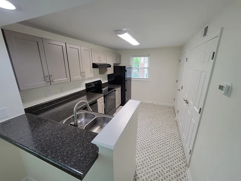 555 E 8th St #1 — Photo 8