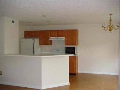 3rd image of 1522 Sycamore Commons Dr
