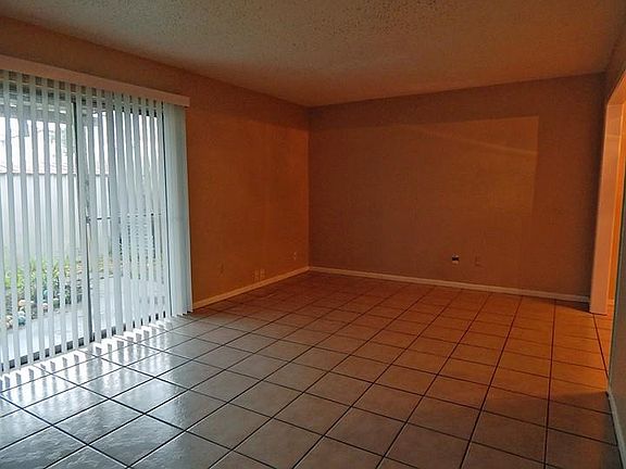 4th image of 11660 Flatrock Crossing Cir #A