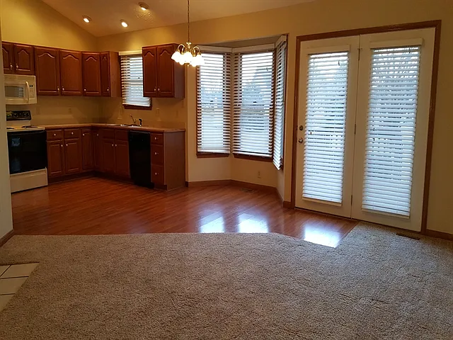 2630 Alexander Ct — Photo 4