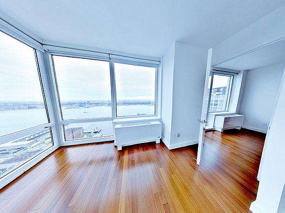 3rd image of 610 W 42nd St #S12b