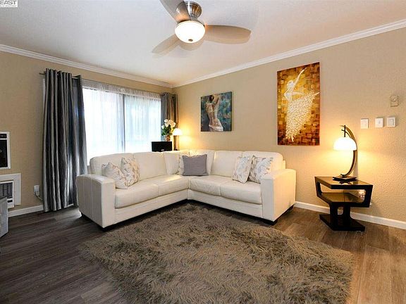 3rd image of 100 Kinross Dr APT 6