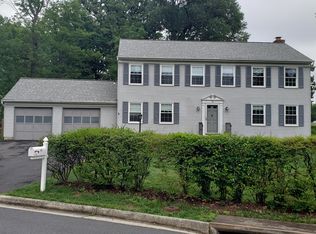 11 Candleberry Ct, Sterling, VA 20164
