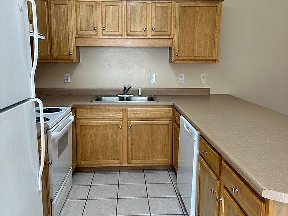 3rd image of 1081 Solana Ave #1