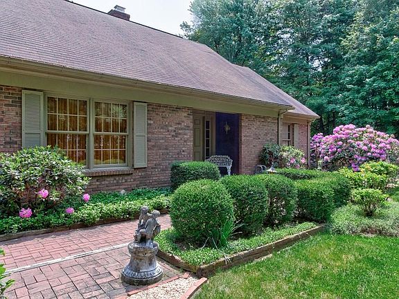 3rd image of 2009 Greenbriar Dr