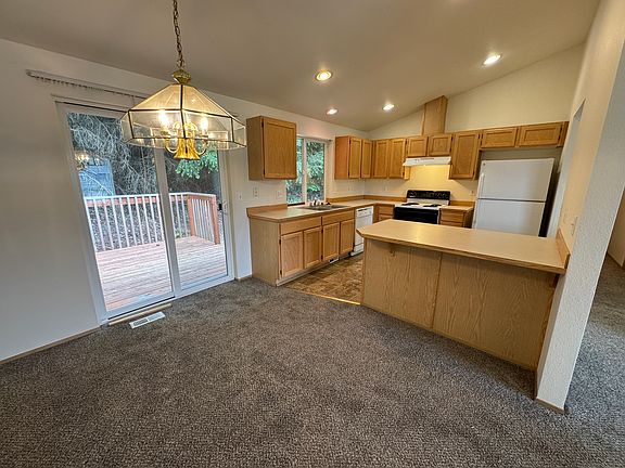 4th image of 15615 40th Ave E