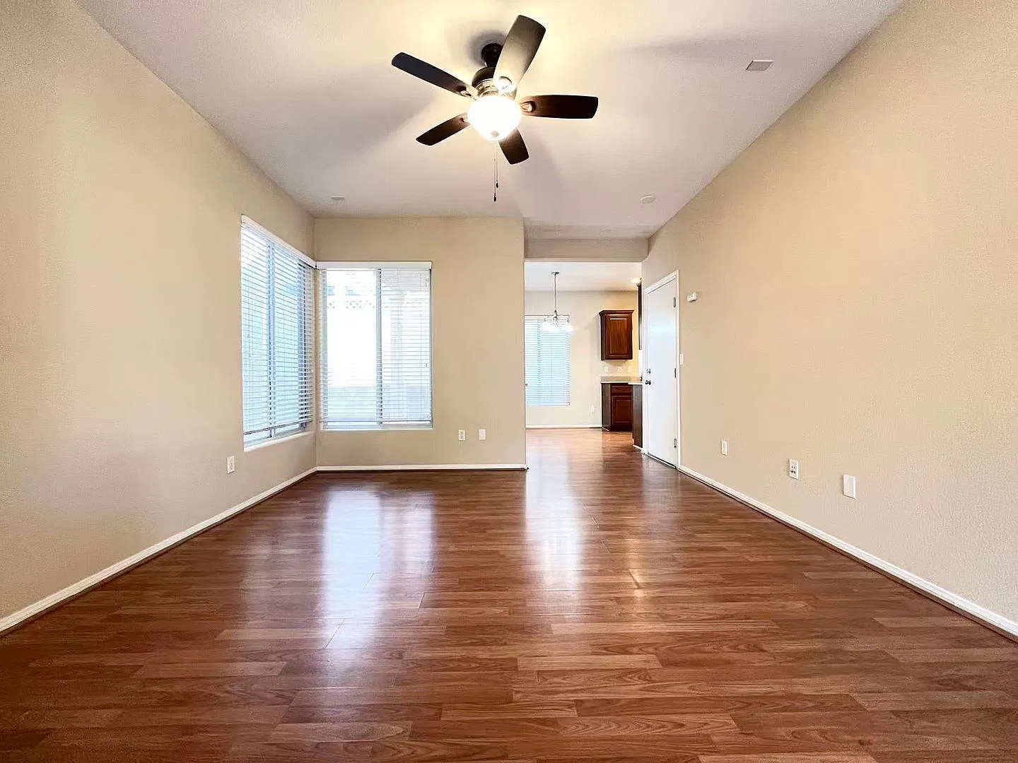 Charming 2-bedroom, 3-bathroom home in the heart of Las Vegas — Photo 3