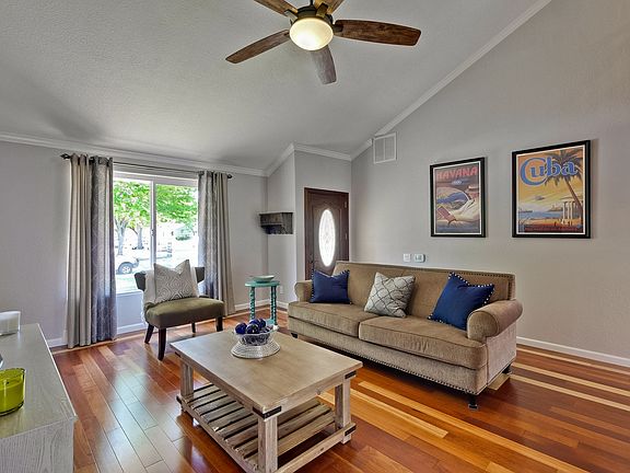 2nd image of 465 Tovar Dr