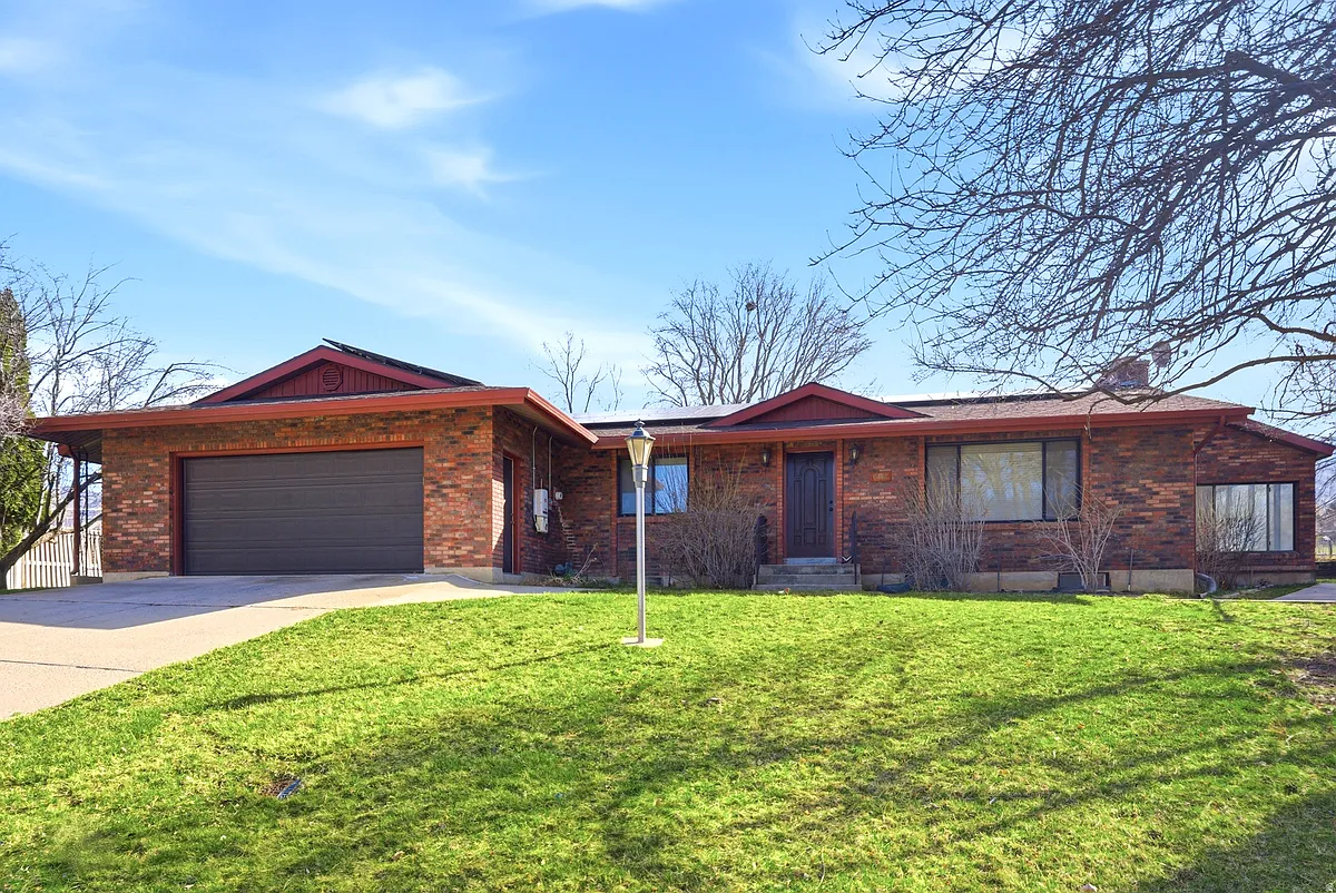Building Photo - 488 E 250 S