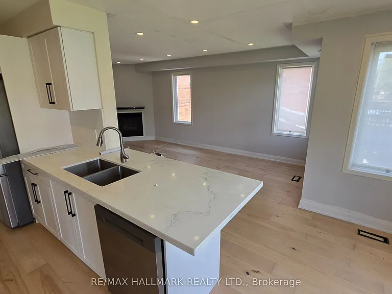 39 Pogson Dr — Photo 10