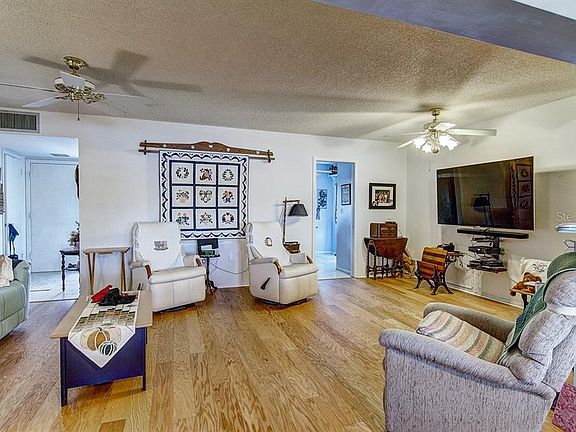 5th image of 1711 Danbury Dr