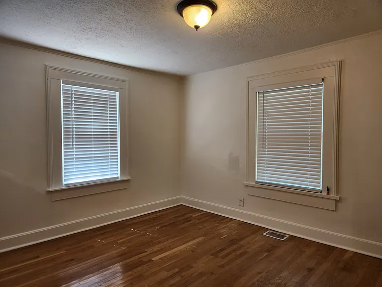 1505 Eastland Rd — Photo 17