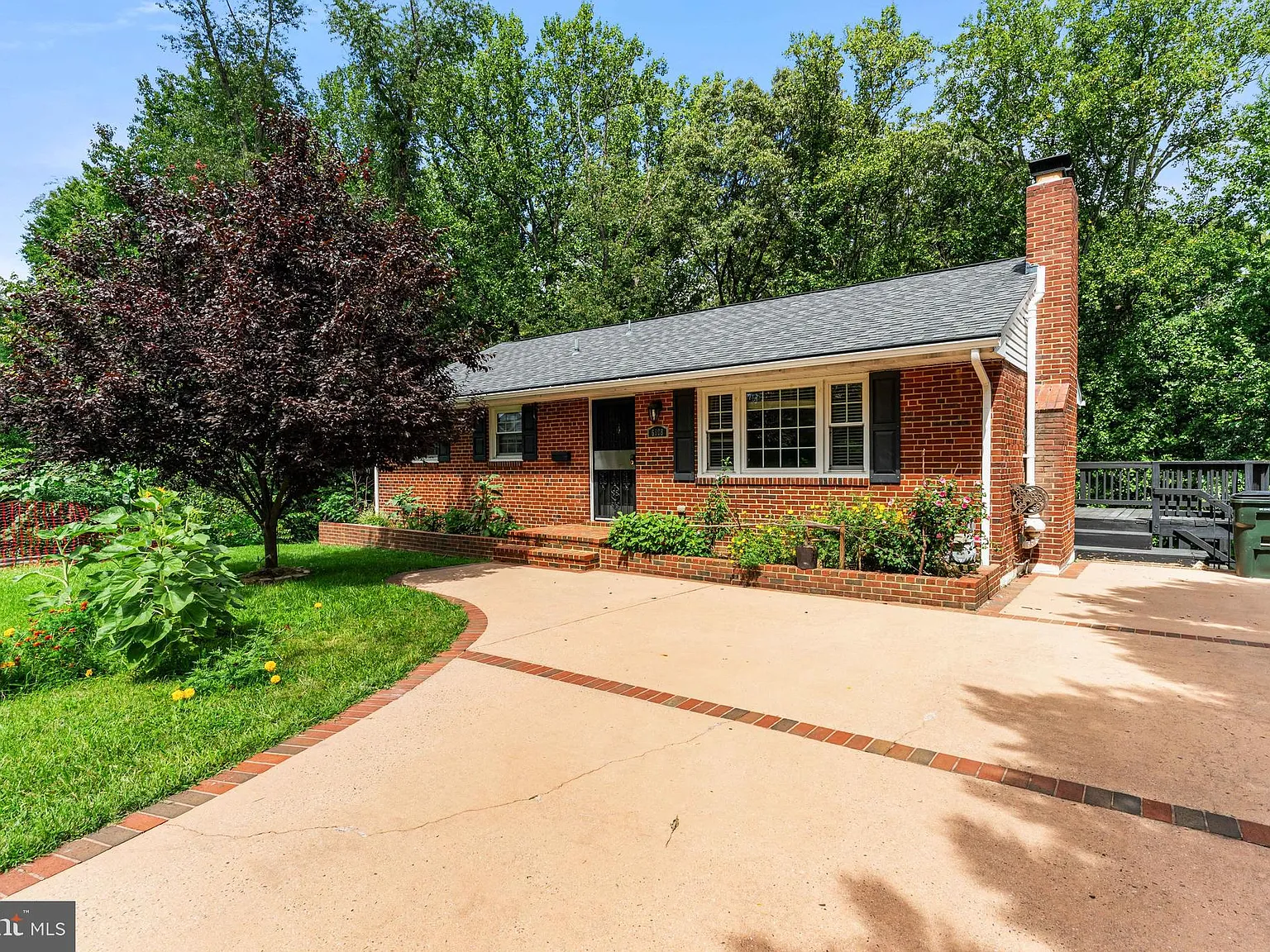 4 bed, 2.5 bath, 2892 sqft, $3,500 — Photo 2