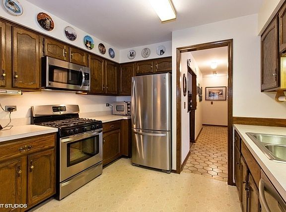 3rd image of 1057 Tamarack Ln