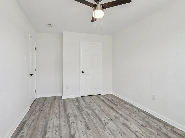 938 Brown Ave — Photo 12