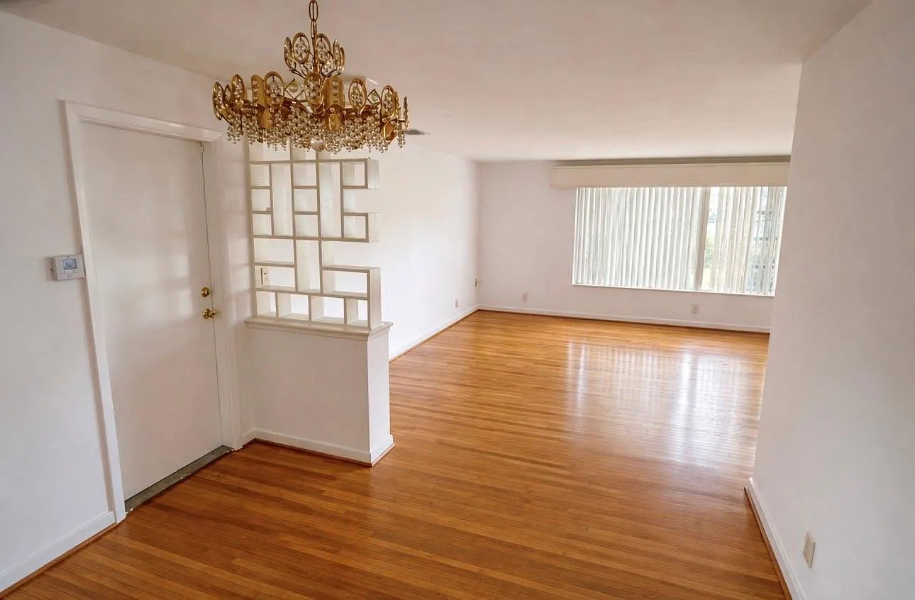 3 bed, 2.0 bath, 2807 sqft, $4,500 — Photo 3
