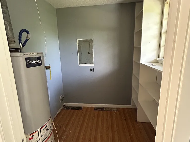 570 Sally Ann Dr — Photo 3
