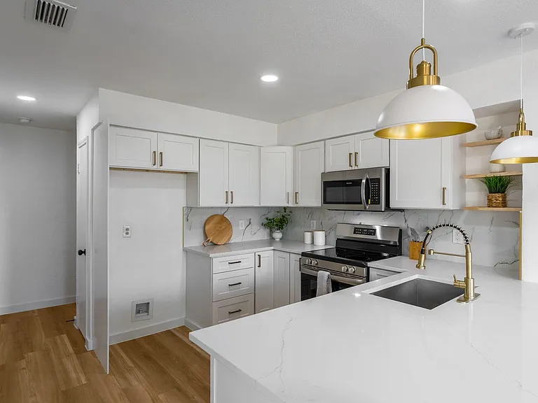 306 Bardfield Ave #306 — Photo 12
