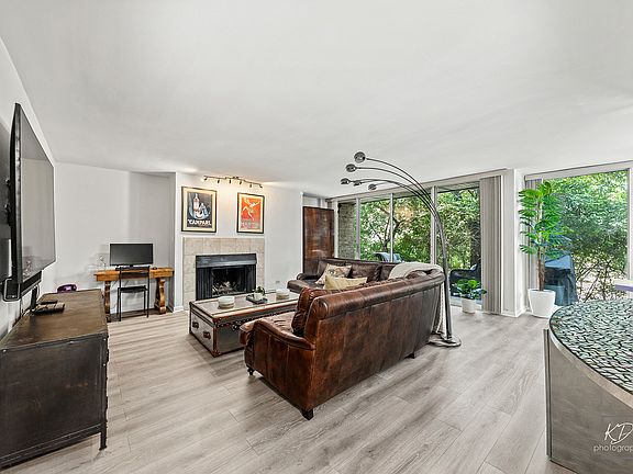 4th image of 5810 Oakwood Dr Unit 1L