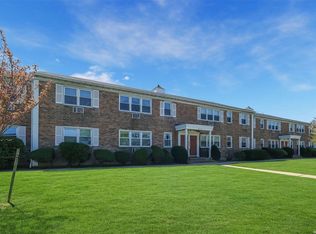 4030 Jerusalem Ave APT 2A, Seaford, NY 11783