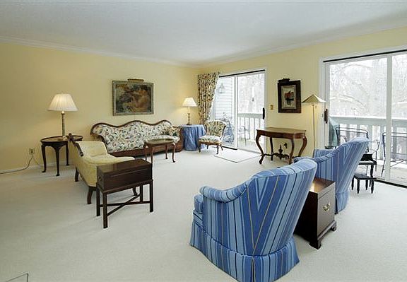 2904 Callender LR
