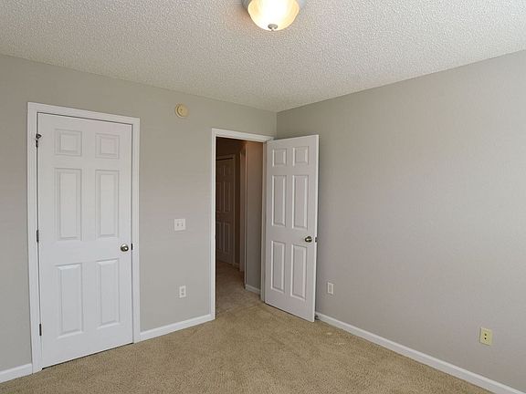 2nd image of 1020 Canyon Oak Loop