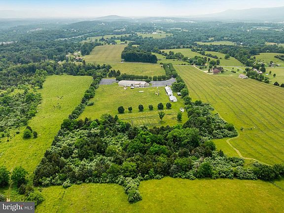 4th image of 572 Red Bud Rd