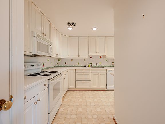 5th image of 704 6th St SW