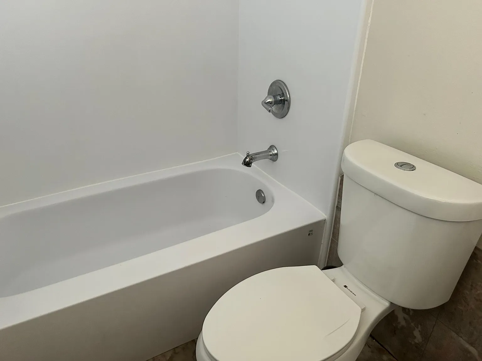 1 bed, 700 sqft, $2,100 — Photo 3