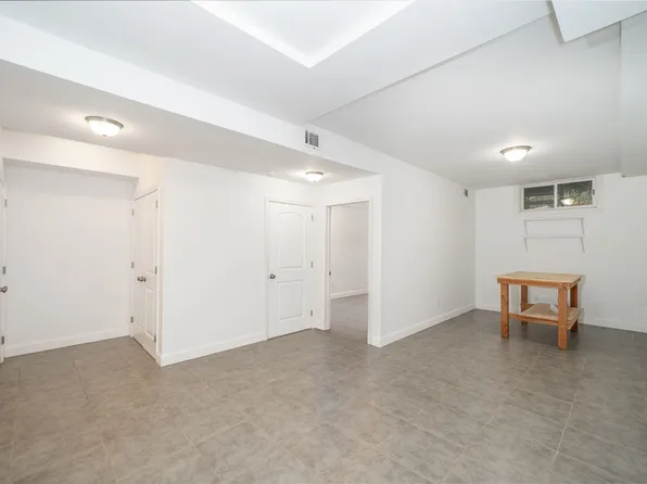 612 East Seventh Street image 15 of 21