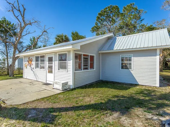 207 W 10th St, Carrabelle, FL 32322