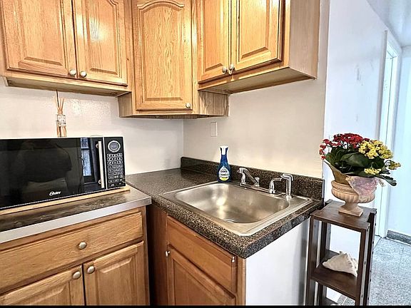 3rd image of 3110 46th St #1