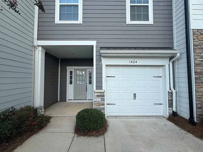 1424 Crest Creek Ct — Photo 2