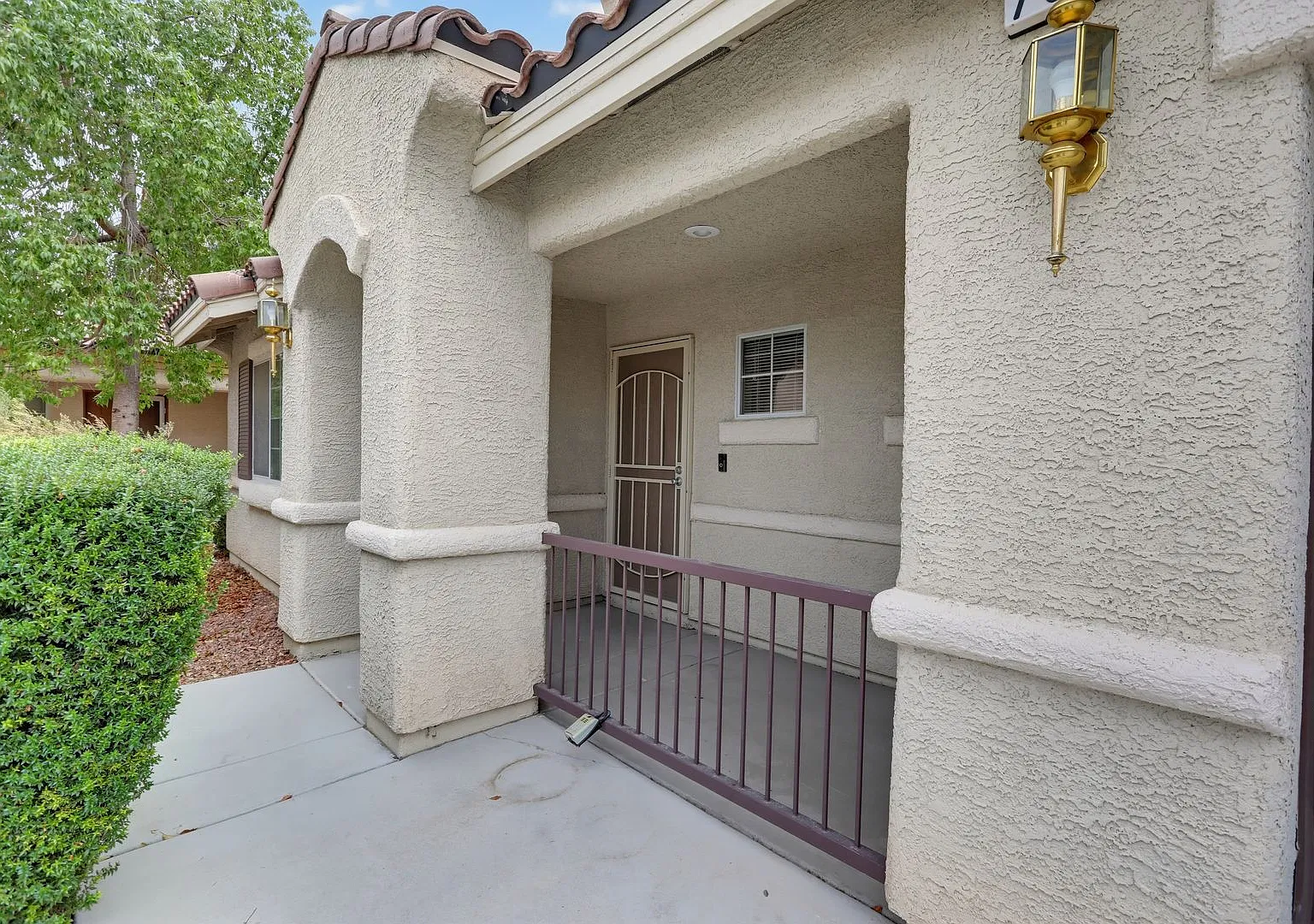 Northwest Townhome With 1st Floor Primary Suite — Photo 3