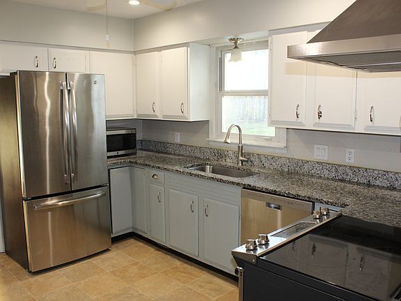 4th image of 717 Castleton Dr