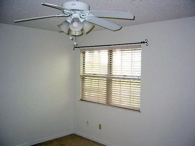 1692 E Swan Cir — Photo 7