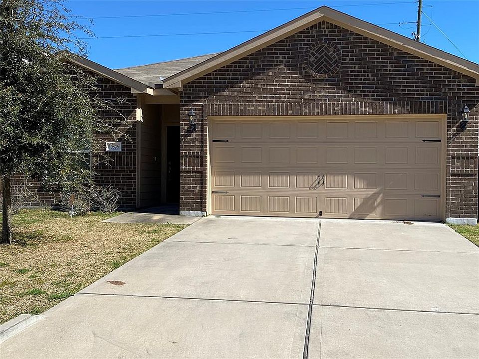 1st image of 10506 Pine Landing Dr