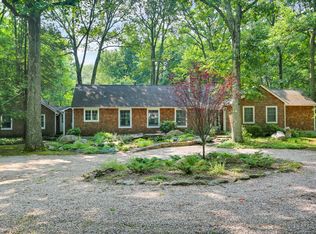107 Eastwoods Rd, Pound Ridge, NY 10576