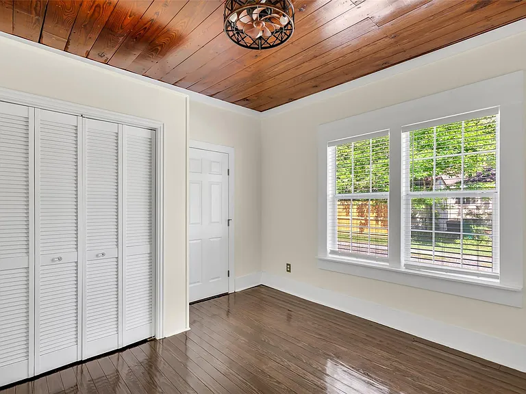 204 Kerry Rd — Photo 13