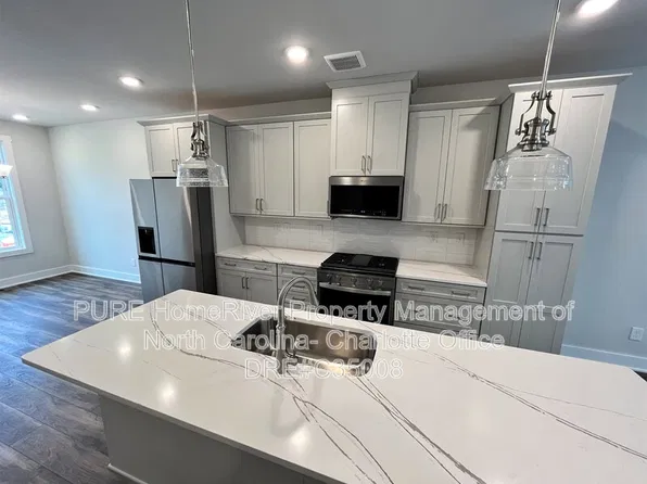 611 W Tremont Ave, Charlotte, NC 28203