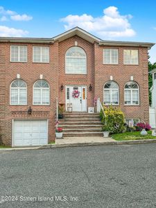 24 Sapphire Ct, Staten Island, NY, 10307