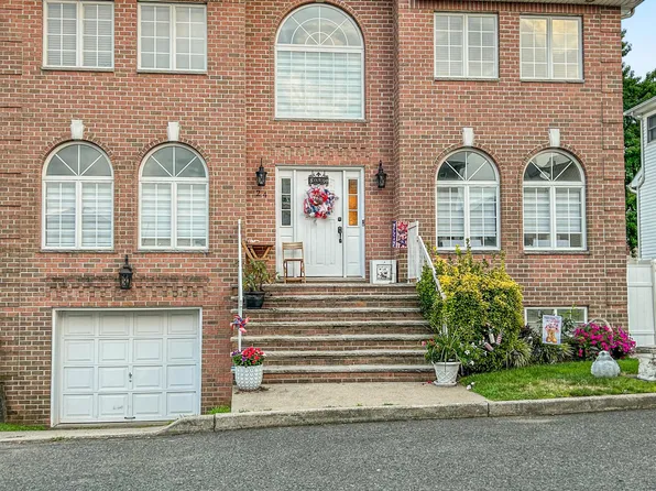 24 Sapphire Ct, Staten Island, NY 10307